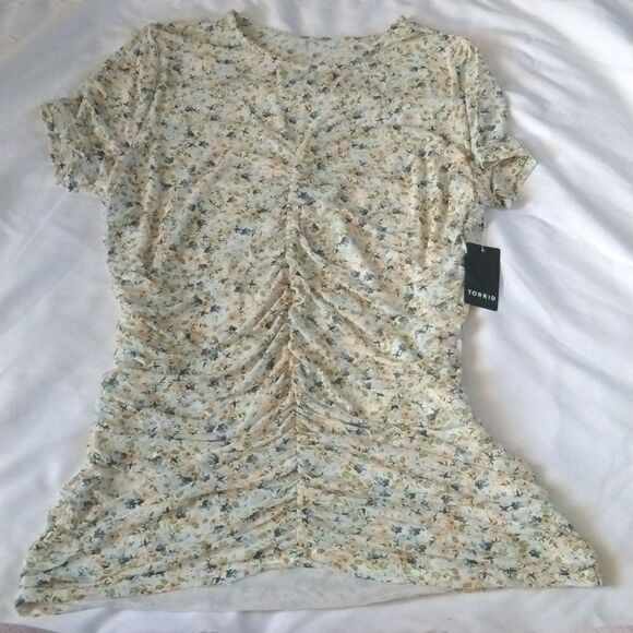 NWT Torrid Stretch Mesh Crew Neck Ruched Top - Picture 4 of 5